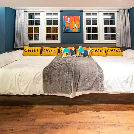 The Nest - Luxury 16 Person W Jacuzzi & Parking Daire *