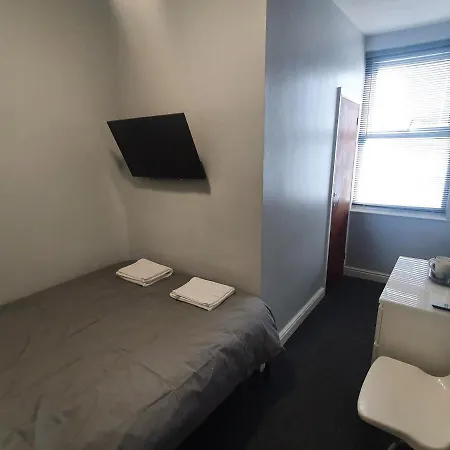 North Close To Station With Free Parking *