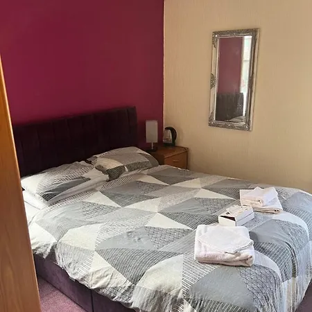 Kirkstead Guesthouse, Pet Friendly Available, Everyone Welcome * Blackpool