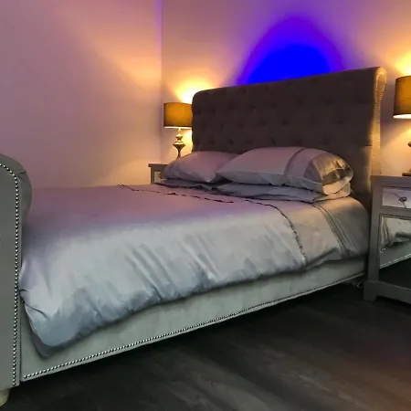 Apartment 77 Park Road