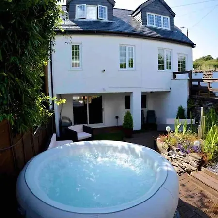 “tarn Croft” Luxurious Sleep 6 District House Holiday home *