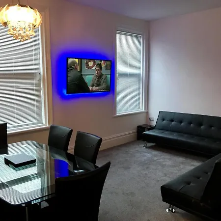 77 Park Road Apartment *