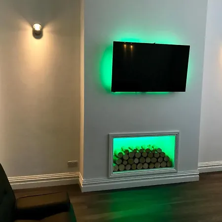 77 Park Road Apartment *