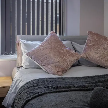 Bank Street 5 Apartment *