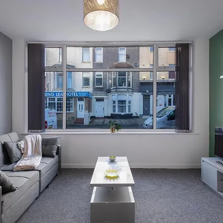 Bank Street 6 *