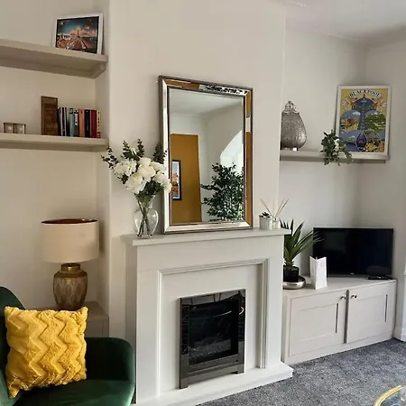 The Big One! Large Blackpool. 3 Floors Of Luxury. Holiday home