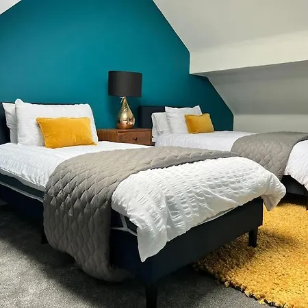 The Big One! Large Blackpool. 3 Floors Of Luxury. Holiday home *