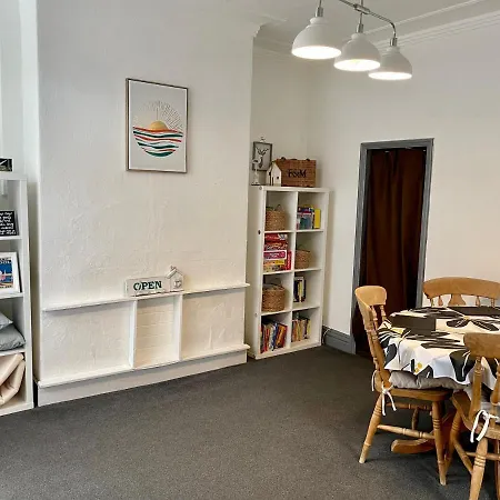 Дом отдыха Entire In With Free Parking And A Private Patio Garden Блэкпул
