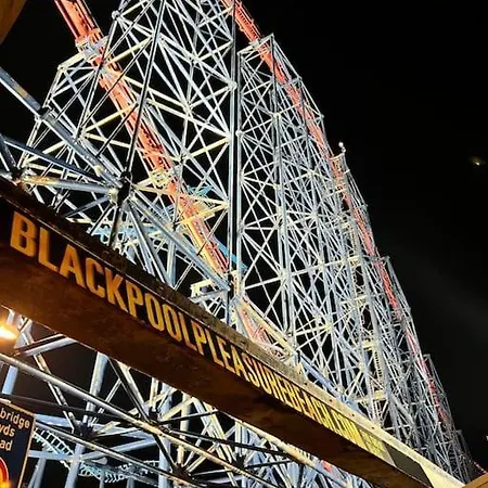 Holiday home The Big One! Large Blackpool. 3 Floors Of Luxury.