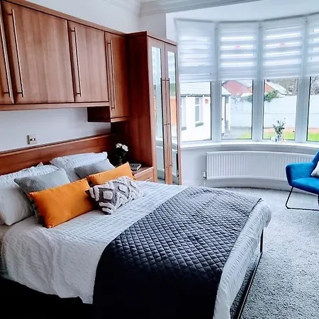 Holiday home The Big One! Large Blackpool. 3 Floors Of Luxury.