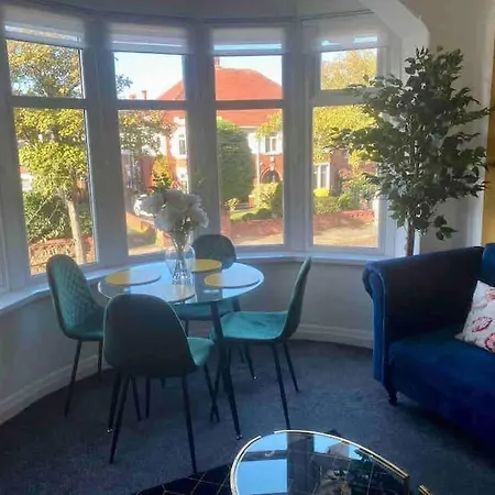 The Big One! Large Blackpool. 3 Floors Of Luxury. Holiday home Blackpool