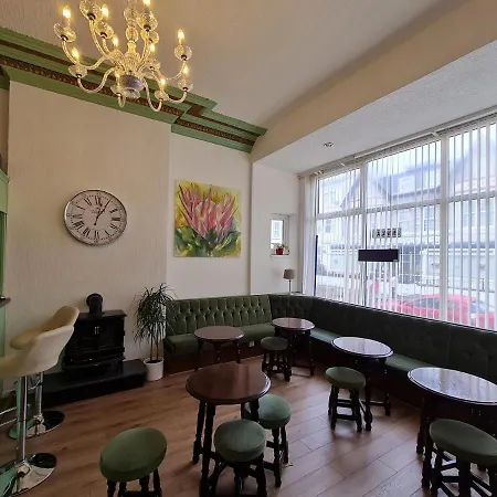 Beverley Dean - Children Over 5 Years Welcome - Continental Breakfast Blackpool