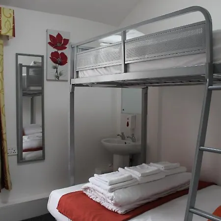 Backpackers & Hotel