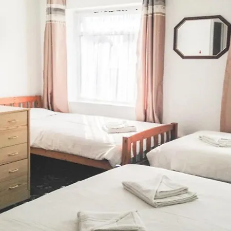 The Sandringham Court & Apartment-all Groups Welcome