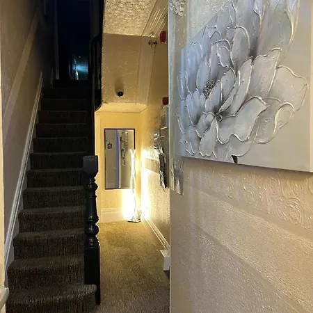Clifton Private Hotel 3*