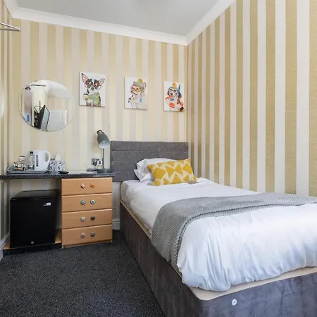Hotel Adelaide - Town Centre - Opposite Winter Gardens