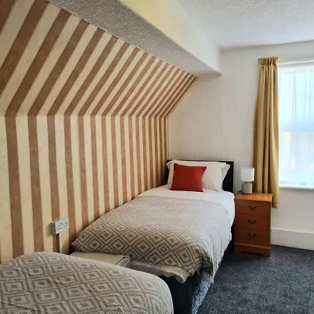 Beverley Dean - Children Over 5 Years Welcome - Continental Breakfast Bed & Breakfast Blackpool