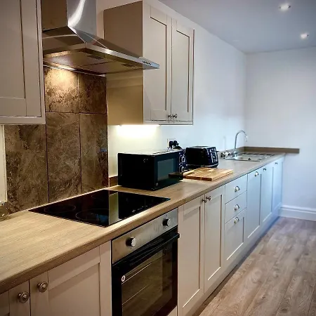 Family Modern 3 Bed Hot Tub House In Blackpool