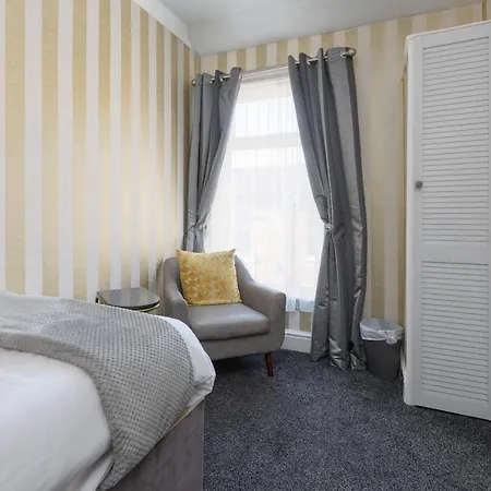 Hotel Adelaide - Town Centre - Opposite Winter Gardens Blackpool