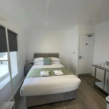 Araan House -families And Couples Only *