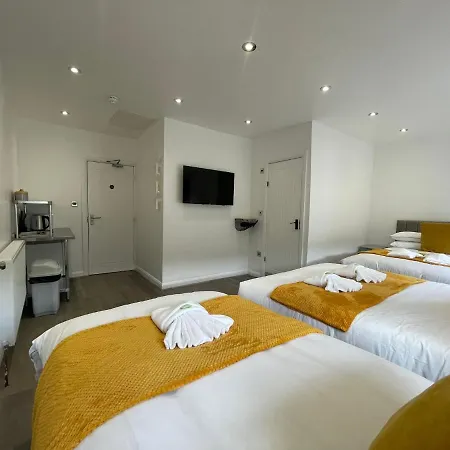 Araan House -families And Couples Only Blackpool