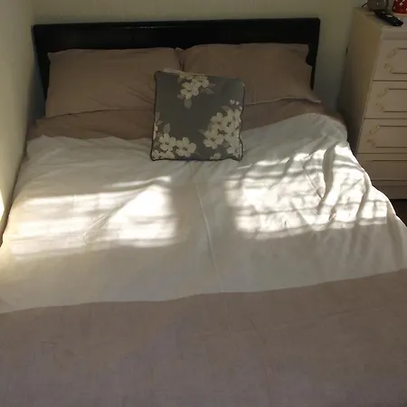 Crooked Retreat Pensionat 3*