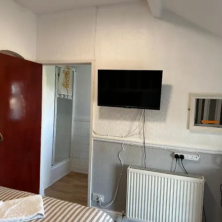 Konukevi Tuxford House 2*