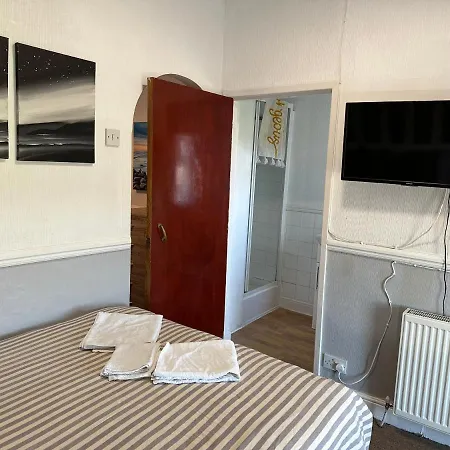 Tuxford House Гостевой дом 2*