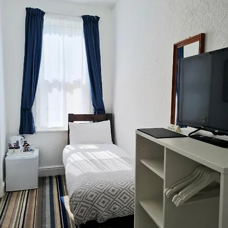 Beverley Dean - Children Over 5 Years Welcome - Continental Breakfast 3* Blackpool