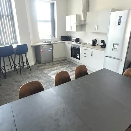 54 Central Apartment *