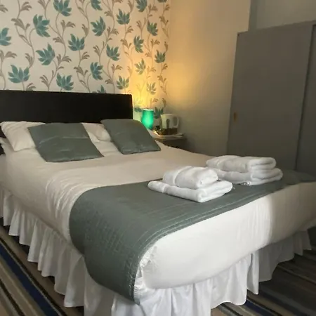 Beverley Dean - Children Over 5 Years Welcome - Continental Breakfast Blackpool