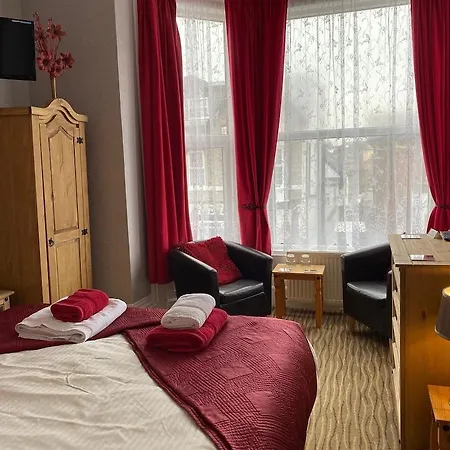 Beverley Dean - Children Over 5 Years Welcome - Continental Breakfast 3* Blackpool