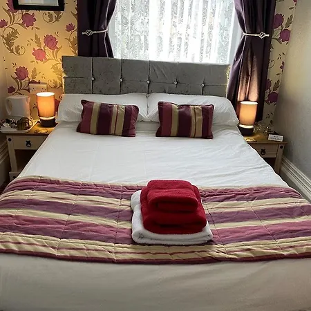 Beverley Dean - Children Over 5 Years Welcome - Continental Breakfast Blackpool