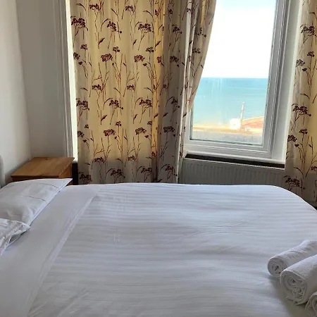 Jini Hotel *