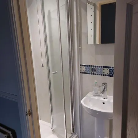 Lynbar Guest house *