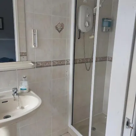 Lynbar Guest house *