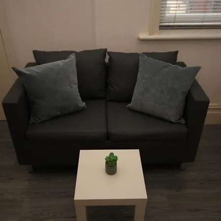 Barton Beachside - Stylish Apartment, Double & Single - & Promenade Location - Over 21's, Family Friendly Only, Id Required Блэкпул