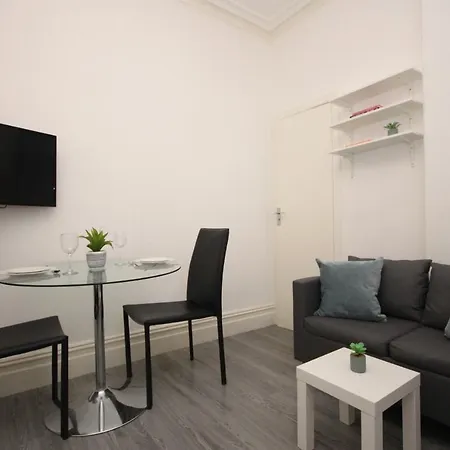 Barton Beachside - Stylish Apartment, Double & Single - & Promenade Location - Over 21's, Family Friendly Only, Id Required Апарт-отель
