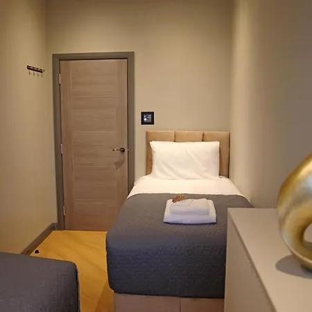 Signature Apartment *