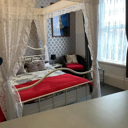 Hornby Villa- 4star B&b-couples & Families Only Guest house 4*
