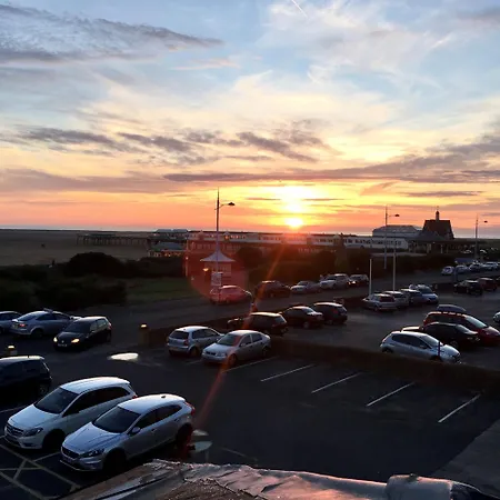 On The Prom At The Fernlea 3*