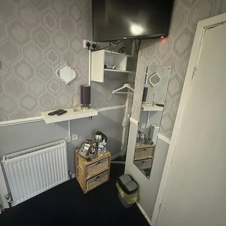 Runway - Minutes From Winter Gardens - Dog Friendly - Exceptionally Quiet - Very Close H&a Social Club (adults Only) Maison d'hôtes Blackpool