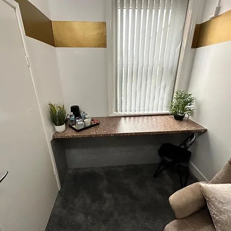 Runway - Minutes From Winter Gardens - Dog Friendly - Exceptionally Quiet - Very Close H&a Social Club (adults Only) * Блэкпул