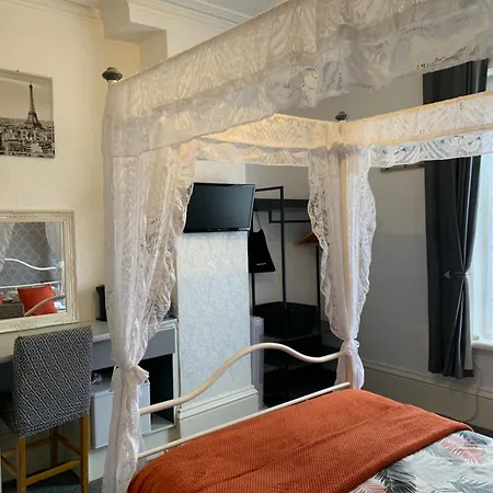 Guest house Hornby Villa- 4star B&b-couples & Families Only