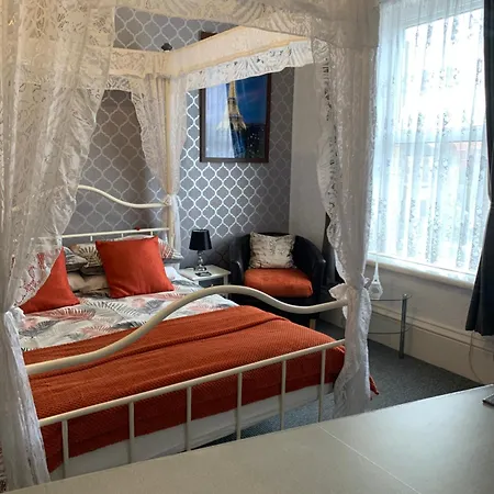 Guest house Hornby Villa- 4star B&b-couples & Families Only 4*
