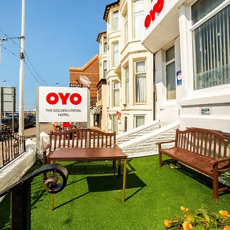Hotel Oyo The Golden Cheval 3*