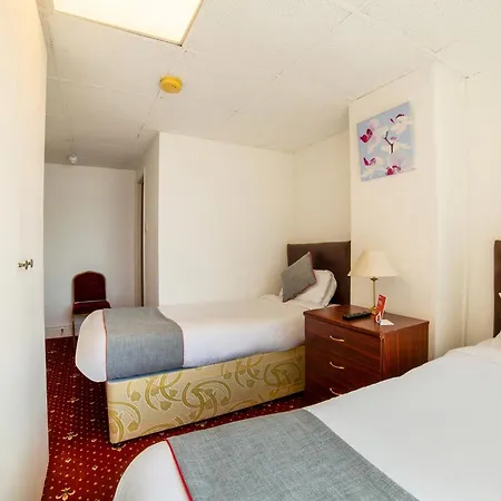 Oyo The Golden Cheval 3* Blackpool