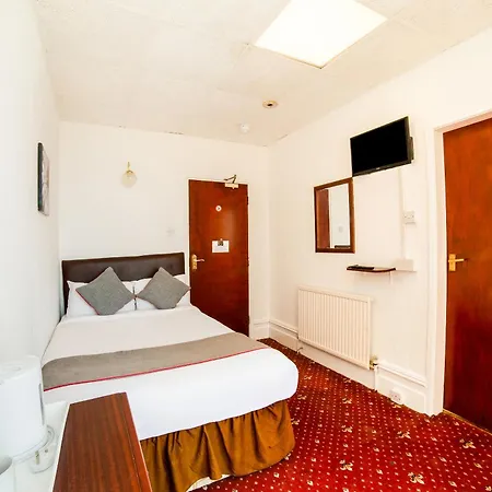 Hotel Oyo The Golden Cheval