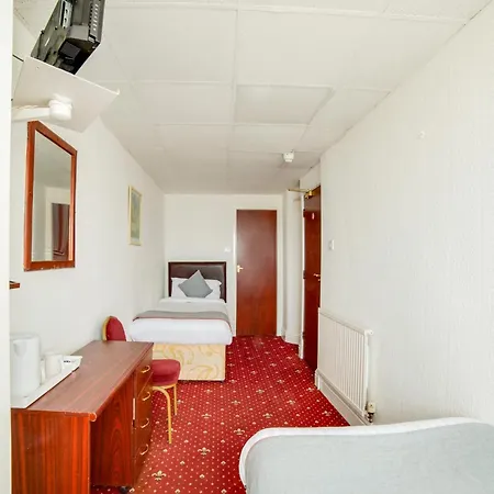 Hotel Oyo The Golden Cheval