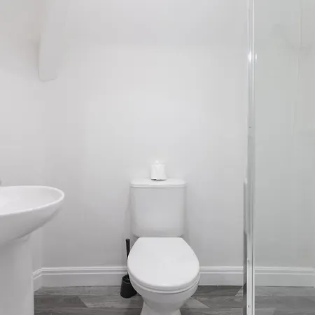 54 Central Apartment *